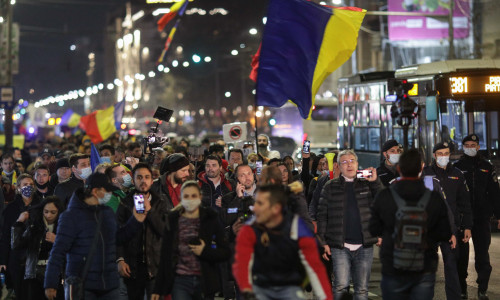 Proteste anti-mască și anti-restricții în Piața Victoriei