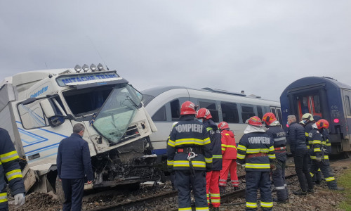 accident camion tren sursa ISU Vaslui 150421 (5)