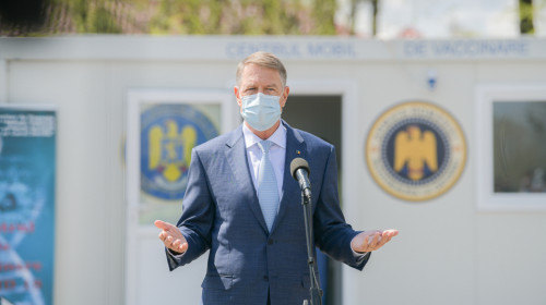 klaus iohannis big_vizita_centru_mobil_de_vaccinare_-_afumati_21_aprilie_2021_106