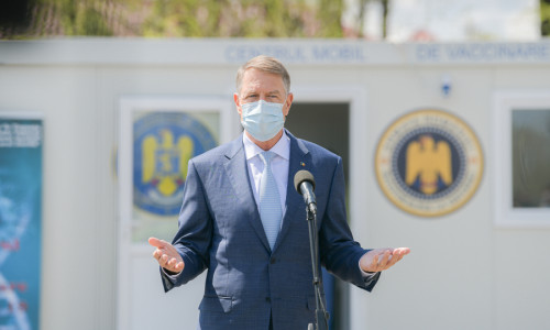 klaus iohannis big_vizita_centru_mobil_de_vaccinare_-_afumati_21_aprilie_2021_106