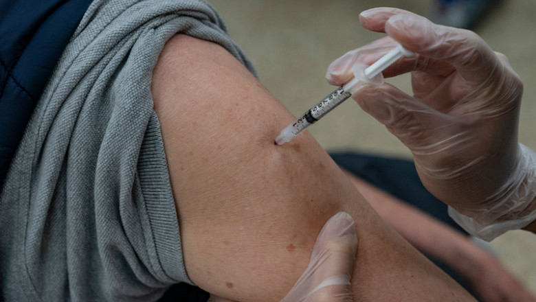 Vaccinare cu seringă de injecție cu ac anti-COVID-19, coronavirus, ser, doze, rapel, subcutanat