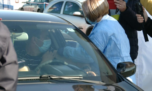 Centru de vaccinare drive-thru