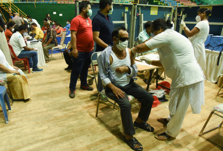 Centru de vaccinare anti-COVID-19 în India, coronavirus