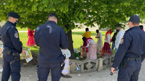 Țigani la picnic în cimitir la Galați