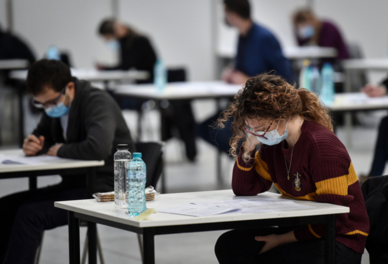 Examene, teste COVID-19, mască, coronavirus, studenți, sesiune, universitate, facultate