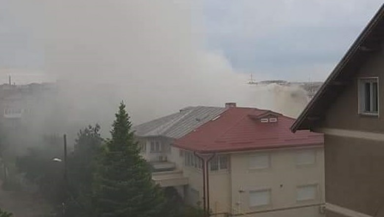 Incendiu la mansarda unui bloc din Popești-Leordeni