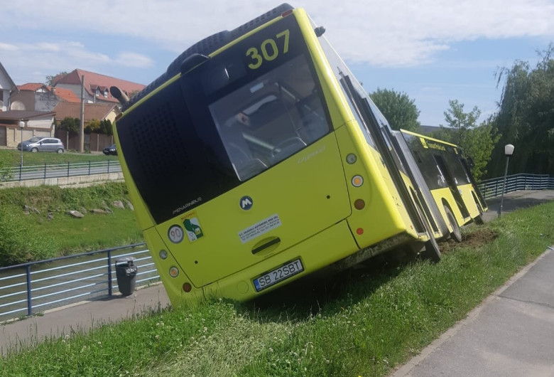 Autobuz derapat în Sibiu