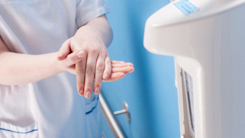 Spălatul mâinilor cu dezinfectanți de spital, igienizare, dezinfectare, diluați