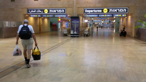 Turist în aeroport israelian, călătorie, vacanță, concediu, Ierusalim