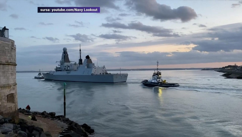 Forțe navale ruse, focuri de avertisment spre un distrugător britanic