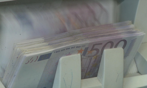 Euro, bani, valută, casierie, rate, credite, împrumuturi, finanțe