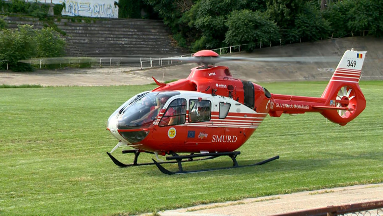 Elicopter SMURD cu pacienți răniți, arși, transport aerian, medici