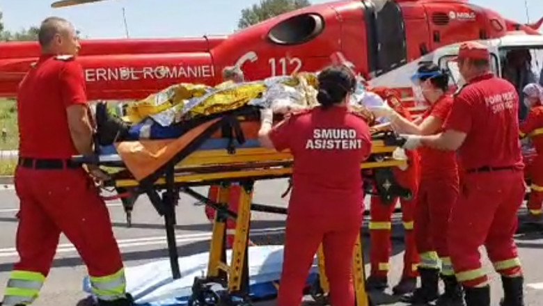 Elicopter SMURD cu asistente și paramedici, arși, arsuri, pacienți, răniți