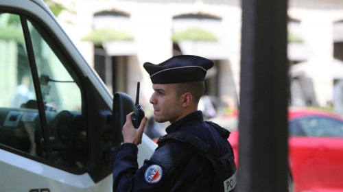 Paris, France. 10th May, 2017. Bomb Alarm at the limit rue de Ponthieu and Avenue Gabriel in Paris. Police and demining services are on site. Credit: LE PICTORIUM/Alamy Live News