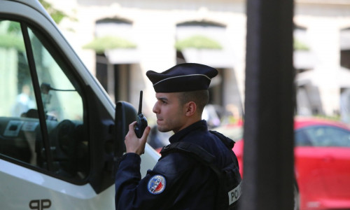 Paris, France. 10th May, 2017. Bomb Alarm at the limit rue de Ponthieu and Avenue Gabriel in Paris. Police and demining services are on site. Credit: LE PICTORIUM/Alamy Live News