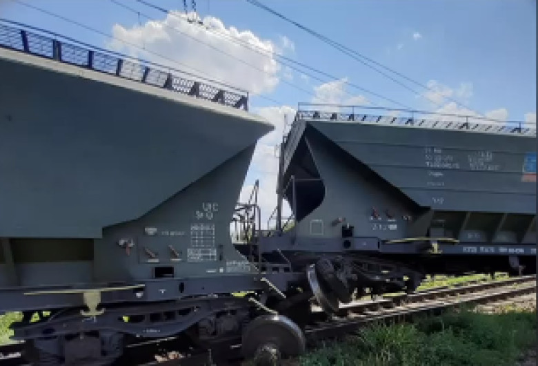 tren de marfa deraiat