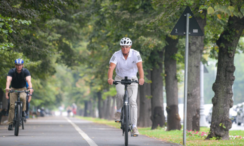 Klaus Iohannis pe bicicletă