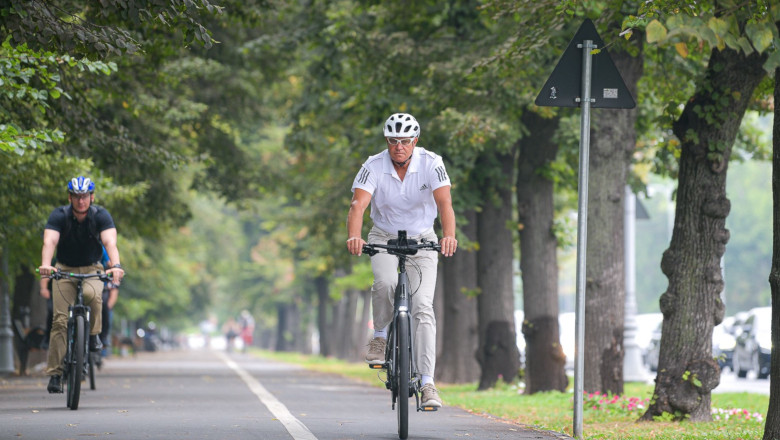 Klaus Iohannis pe bicicletă