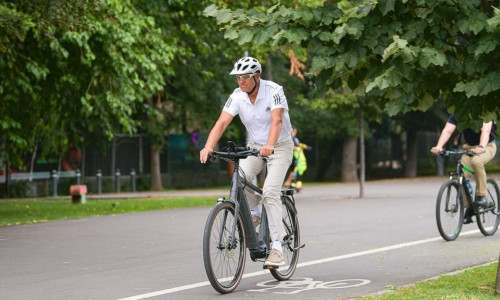 Klaus Iohannis pe bicicletă