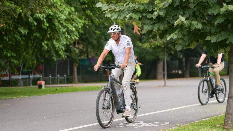 Klaus Iohannis pe bicicletă