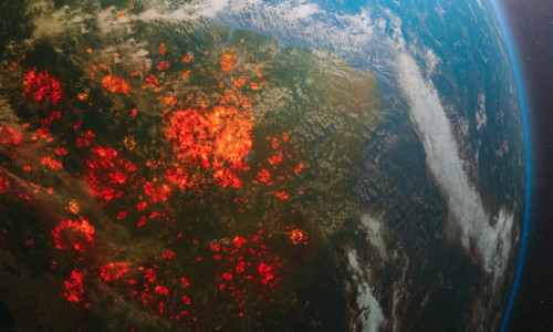 Incendii devastatoare pe planetă, Terra arzând cu foc, flăcări, schimbări climatice dezastruoase, catastrofă de încălzire globală