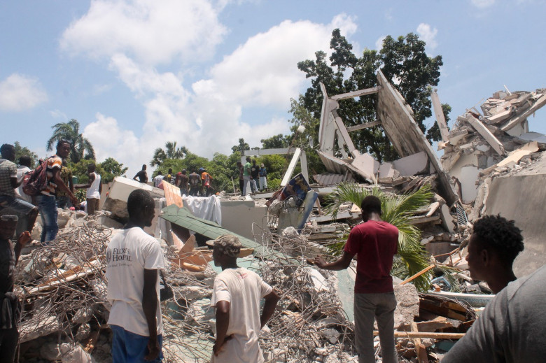 Cutremur seism în Haiti, clădiri prăbușite