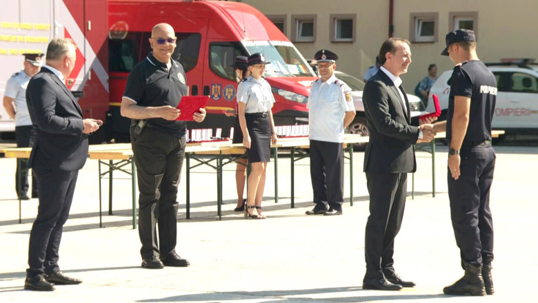 Florin Cîțu premiază pompierii care au fost în Grecia