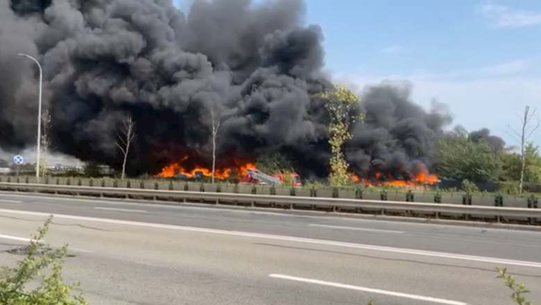 Incendiu la un depozit de PET-uri din Alba Iulia