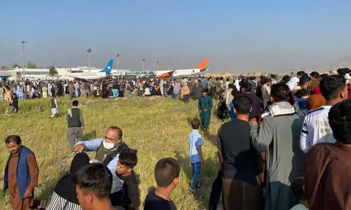 Busculadă la Aeroportul din Kabul, Afganistan