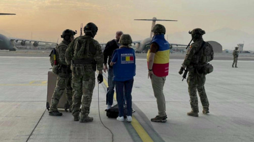 Român evacuat din Afganistan, aeroportul din Kabul, avion militar