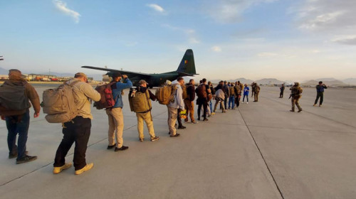 Români evacuați din Afganistan, pe aeroportul din Kabul