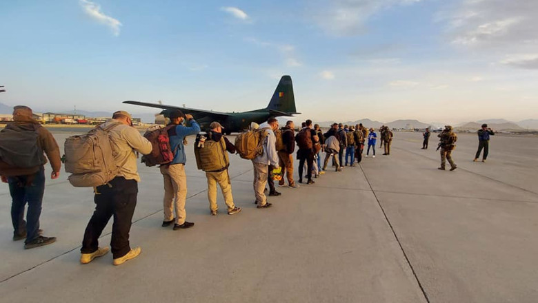 Români evacuați din Afganistan, pe aeroportul din Kabul