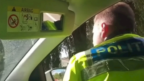 Polițist în mașină