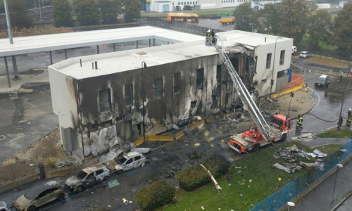 Avion prăbușit într-o clădire din Milano