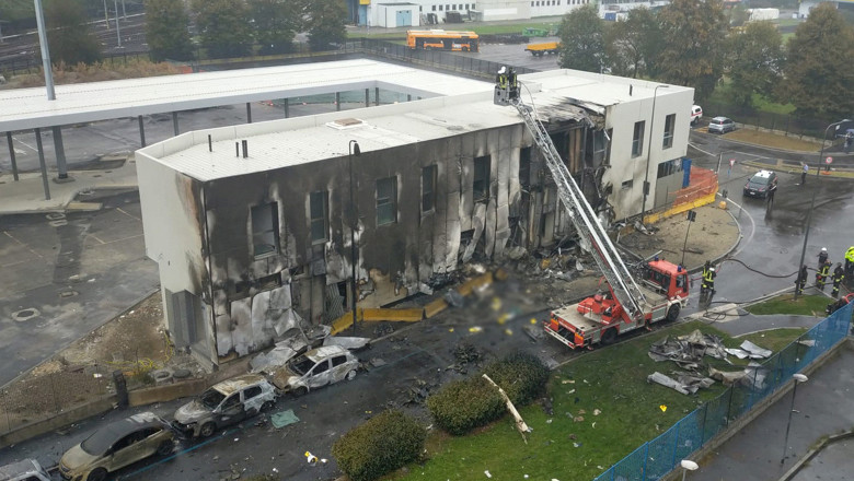 Avion prăbușit într-o clădire din Milano