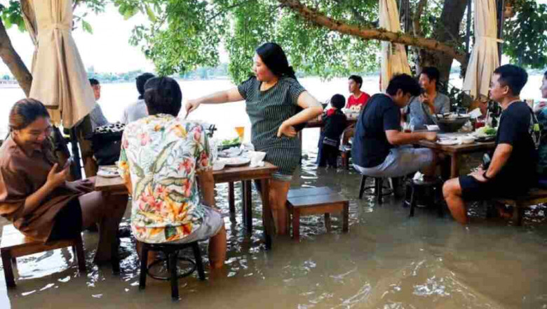 Restaurantul lui Titiporn din Thailanda face valuri de la inundații