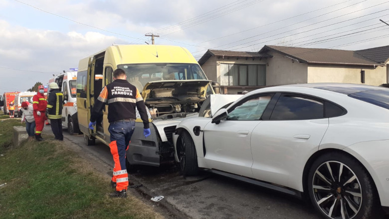 Accident cu microbuz și elevi în Prahova