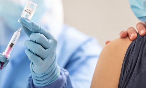 vaccinare vaccin femeie seringa profimedia