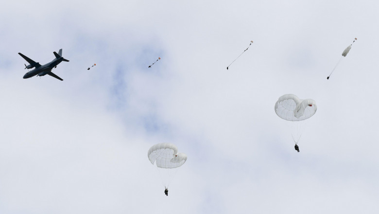 Primorye Territory, Russia. 1st Oct, 2021. Servicemen jump out of an Antonov An-26 military transport aircraft as part of a drill by the Russian Pacific Fleet's naval infantry airborne units, at the Klerk training ground. Credit: Yuri Smityuk/TASS/Alamy L