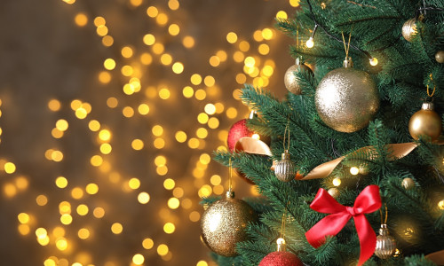 Beautiful,Christmas,Tree,With,Decor,Against,Blurred,Lights,On,Background