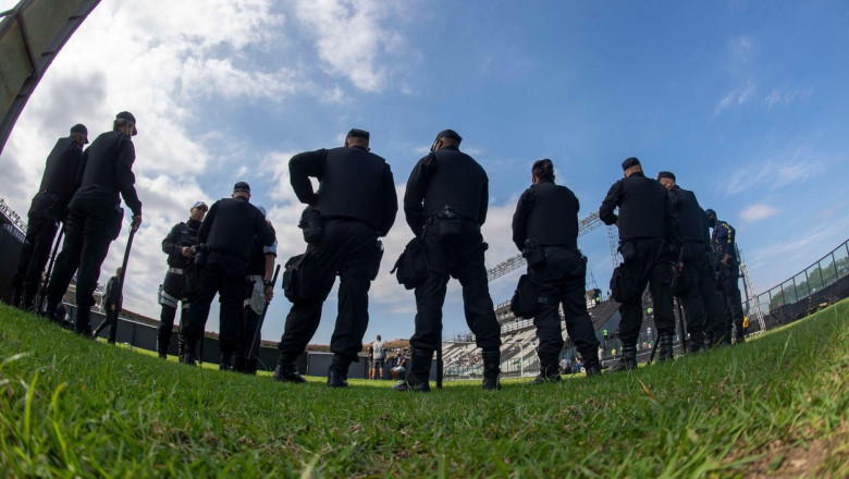 Rio De Janeiro, Brazil. 07th Nov, 2021. Policing for Vasco da Gama x Botafogo held at the Estdio de So Janurio for the 34th round of the 2021 Brazilian Championship, series B, this Sunday afternoon (7), in Rio de Janeiro, RJ. Credit: Celso Pupo/FotoArena/