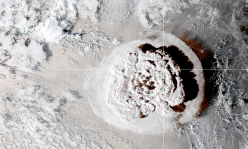 eruptia vulcanului din tonga