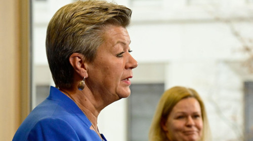 Berlin, Germany. 14th Jan, 2022. Ylva Johansson, EU Commissioner for Home Affairs, and Nancy Faeser (SPD, r), Federal Minister of the Interior and Home Affairs, give a press conference at the Ministry of the Interior. Credit: Tobias Schwarz/AFP Pool /dpa/