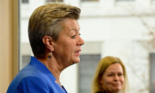 Berlin, Germany. 14th Jan, 2022. Ylva Johansson, EU Commissioner for Home Affairs, and Nancy Faeser (SPD, r), Federal Minister of the Interior and Home Affairs, give a press conference at the Ministry of the Interior. Credit: Tobias Schwarz/AFP Pool /dpa/