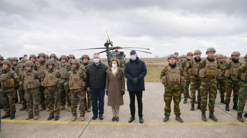 ciuca parly iohannis soldati_vizita_baza_mihail_kogalniceanu_6_martie_2022_presidency
