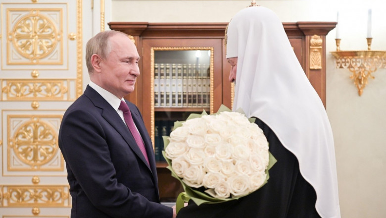 Moscow, Russia. 1st Feb, 2022. Russia's President Vladimir Putin (L) congratulates Patriarch Kirill of Moscow and All Russia on the 13th anniversary of his enthronement, during a meeting at the Patriarchal Chambers of the Moscow Kremlin. Credit: Alexei Ni