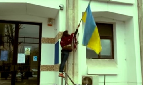 femeie steag ucraina