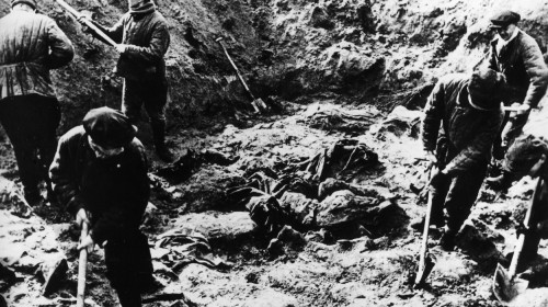 Entdeckung der Massengräber in Katyn1943