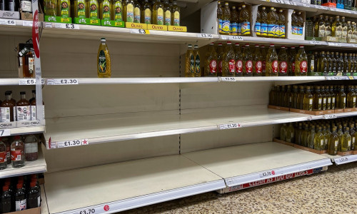 Shortage of sunflower cooking oil, London, UK - 11 Apr 2022