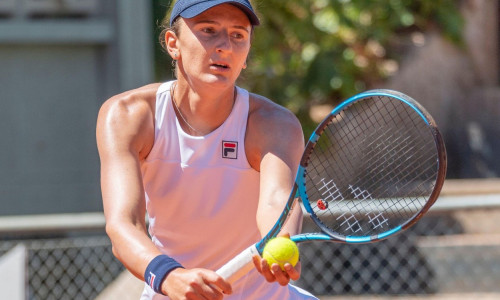 Lausanne Switzerland, 07/13/2022: Irina-Camelia Begu of Romania serve during Lausanne 2022 tennis tournament WTA 250. 16th final of the Lausanne 2022 tennis tournament WTA 250. Credit: Eric Dubost/Alamy Live News